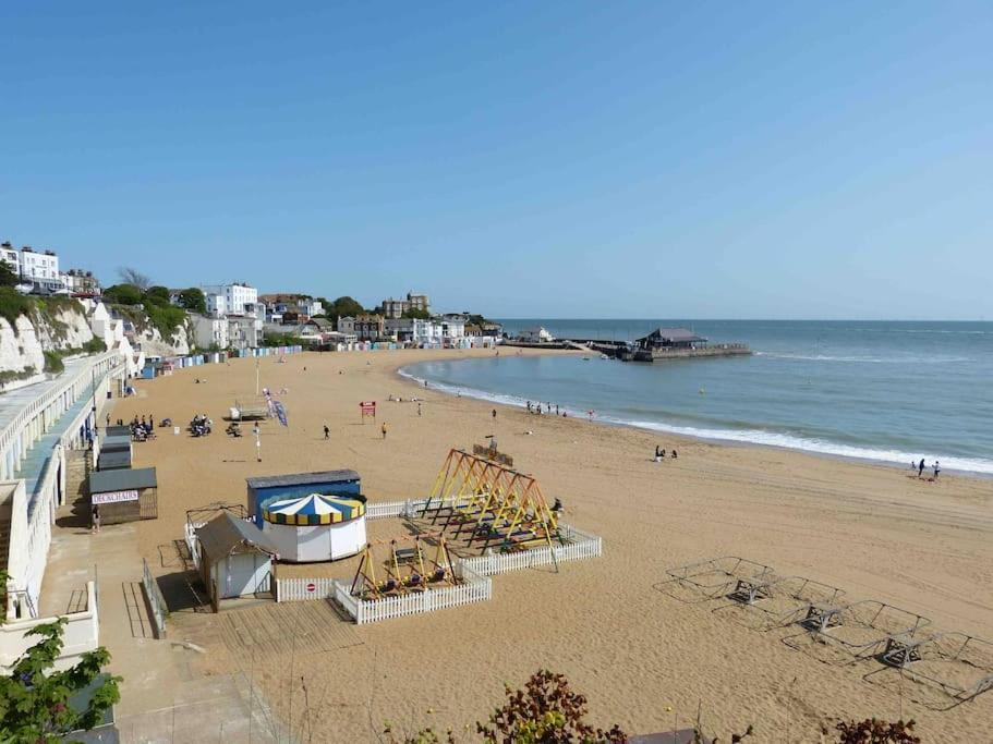 Amazing Sea Views And Much More…. Apartamento Broadstairs Exterior foto