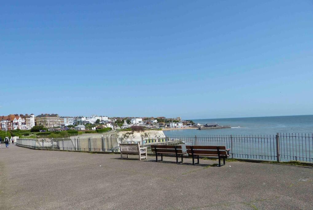 Amazing Sea Views And Much More…. Apartamento Broadstairs Exterior foto